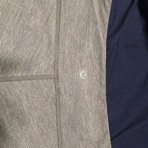 Size 6 lululemon cropped pants